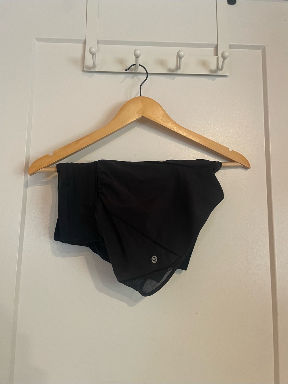 Lululemon Black Women's Hotty Hot Shorts 2.5 - Size 6